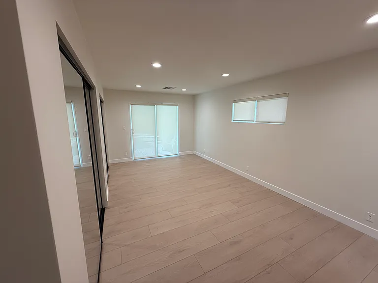 8841 Shoshone Ave — Photo 10
