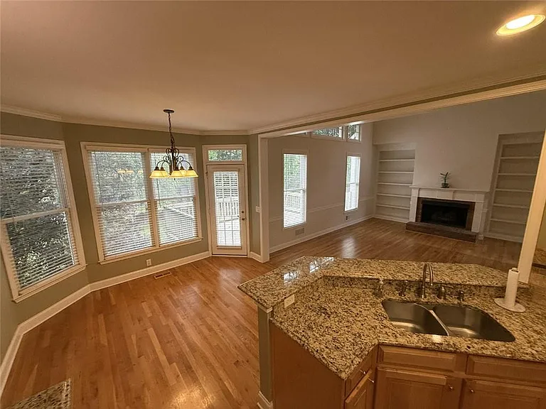 5730 Devonshire Way — Photo 4