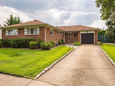 9 Toni Place, Plainview, NY, 11803