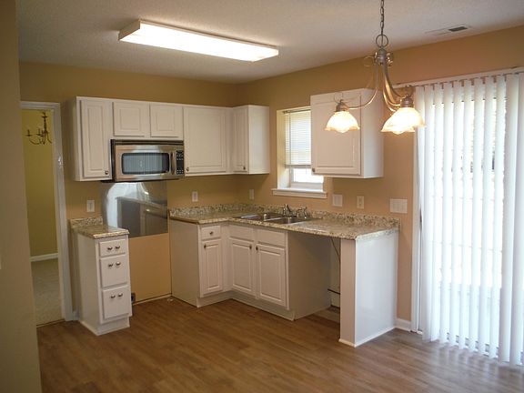 3rd image of 1 Heatherstone Ct