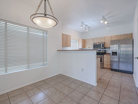 4th image of 7401 W Arrowhead Clubhouse Dr Unit 1058