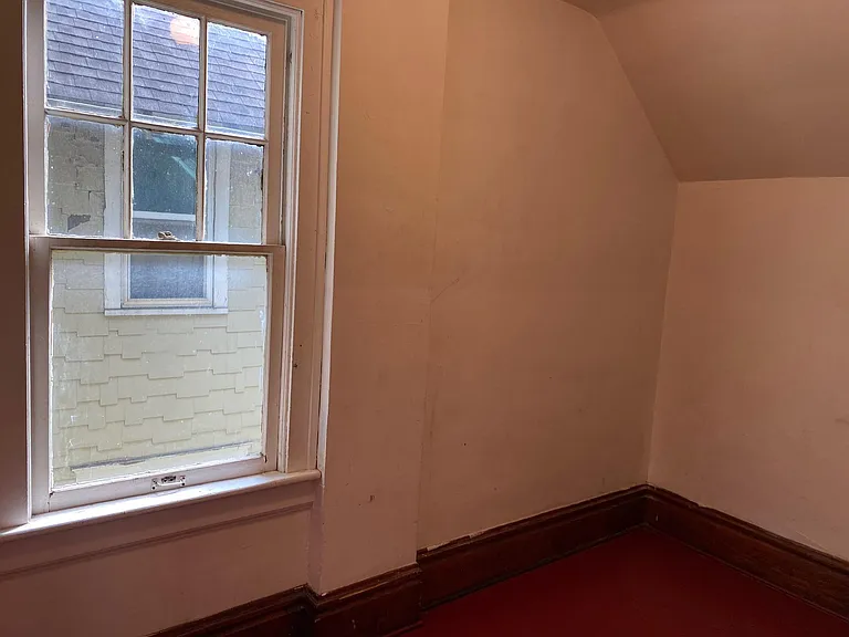 579 Dayton St — Photo 5