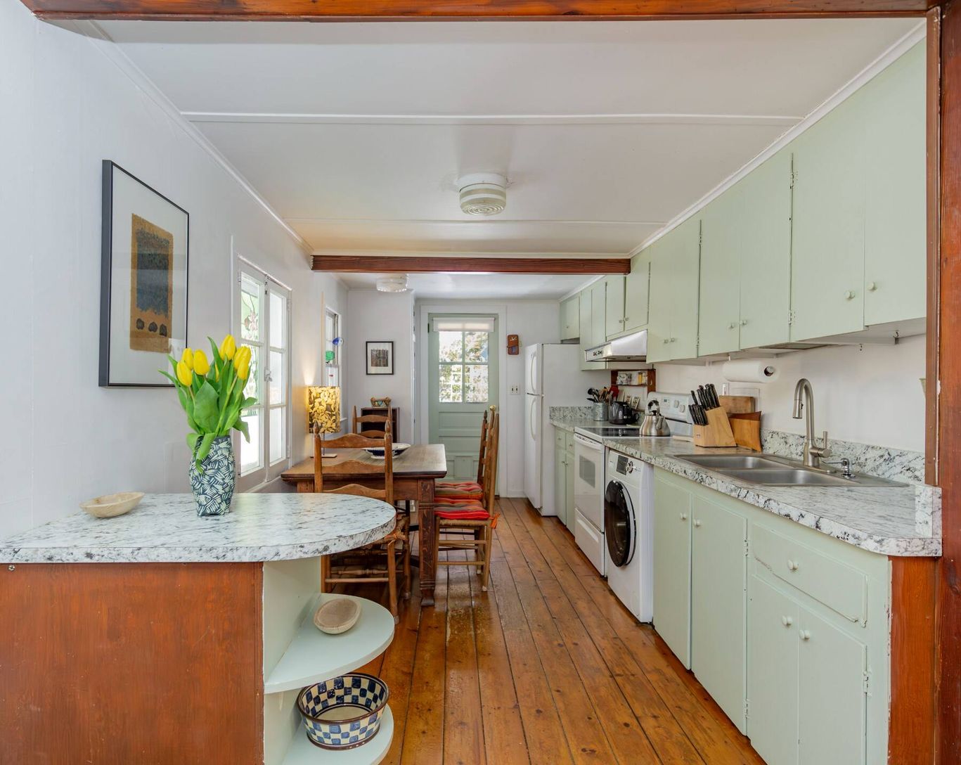  Kitchen, back door to deck 