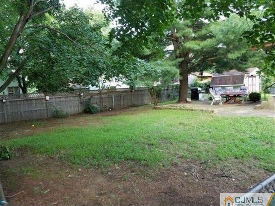 2nd image of 31 John St