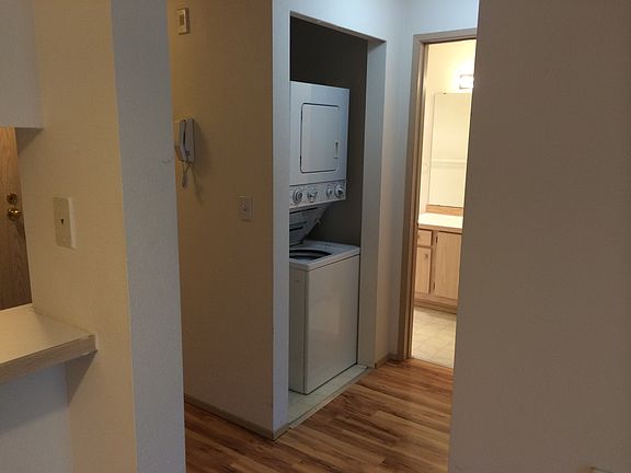 5th image of 12329 Roosevelt Way NE APT B304