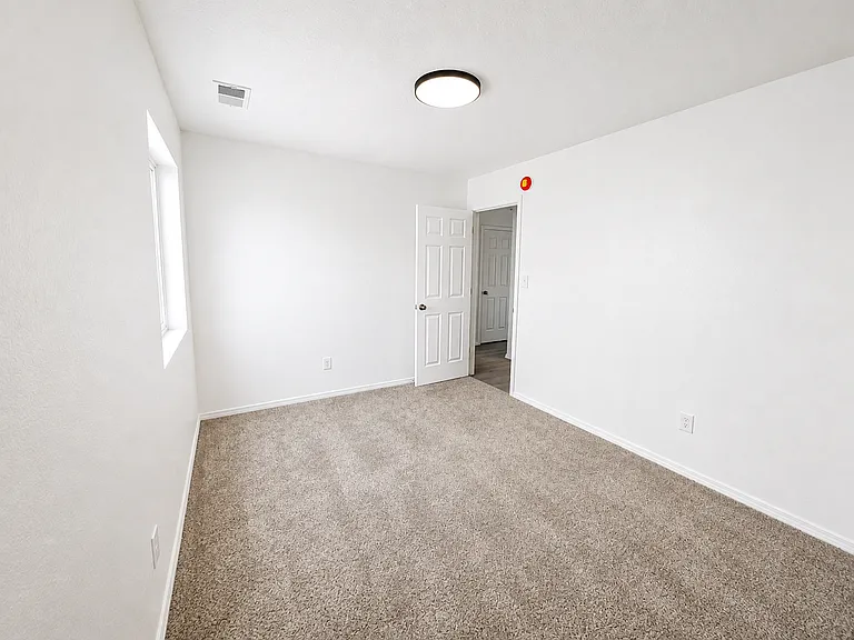 4201 Arctic St — Photo 9