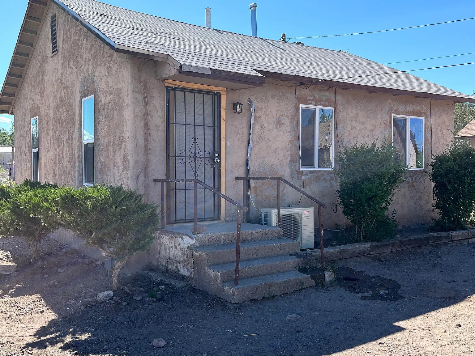 822 Granada St — Photo 1