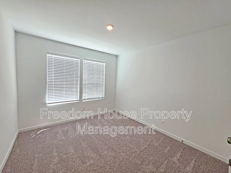 663 E Huyana Wind Dr — Photo 9
