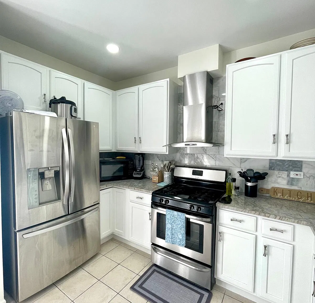 3 bed, 2.5 bath, 1900 sqft, $2,950 — Photo 3