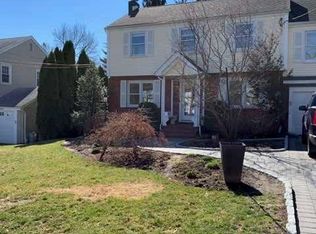 98 Surrey Ln, Tenafly, NJ 07670