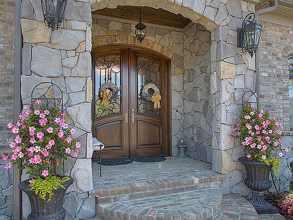 Impressive front entry