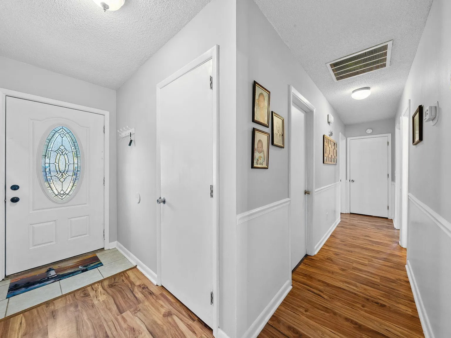 3 bed, 1.5 bath, 1479 sqft, $2,000 — Photo 3
