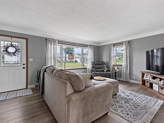 4th image of 123 La Salle Dr SW
