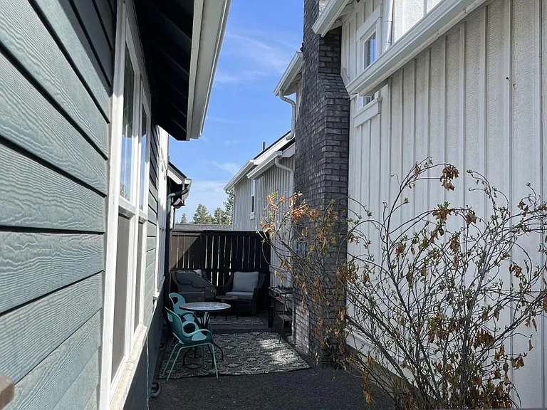 2740 NW Ordway Ave — Photo 37