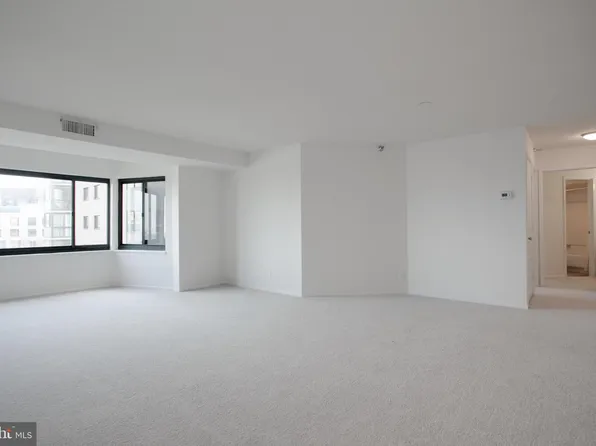 900 N Stafford St APT 2326, Arlington, VA 22203