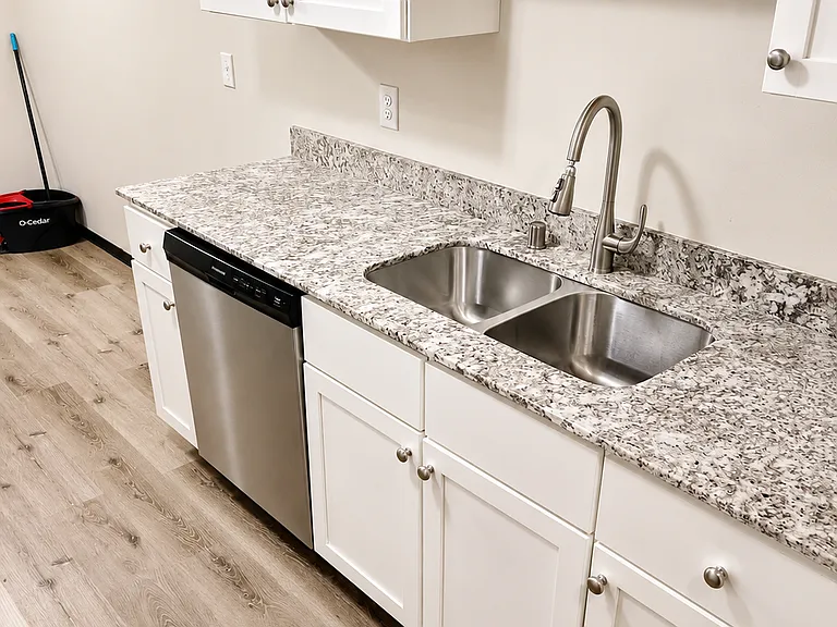 Hazelwood Apartments — Photo 30