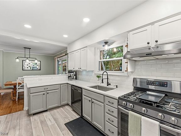 3rd image of 3941 Grace Dr