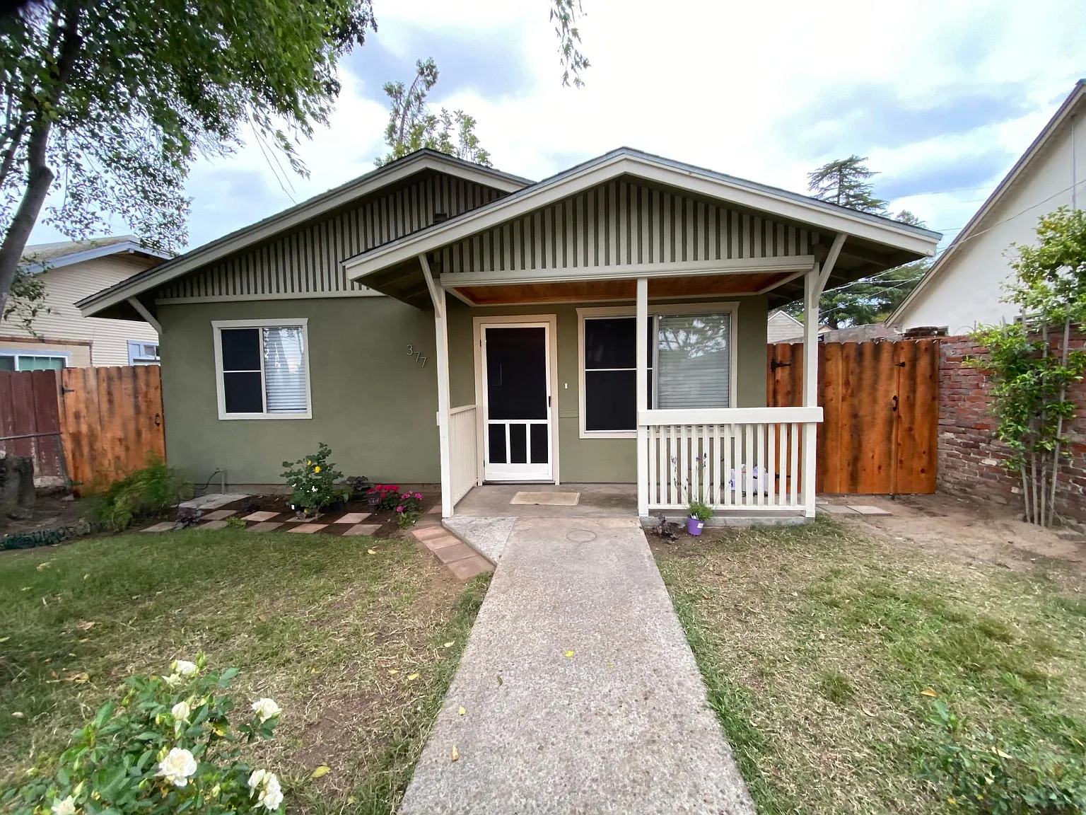 2 bed, 936 sqft, $2,000 — Photo 2