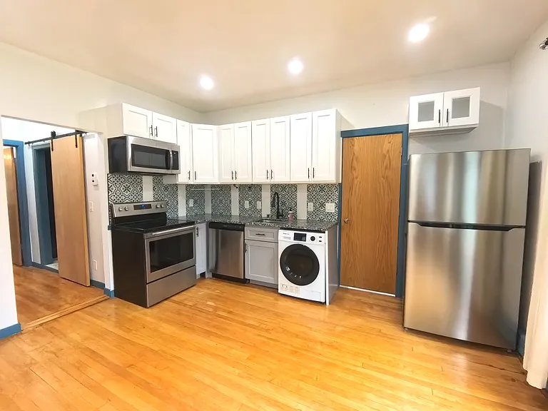 2724 Aldrich Ave S #2724 — Photo 2