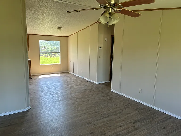 239 Cedar Dr — Photo 2