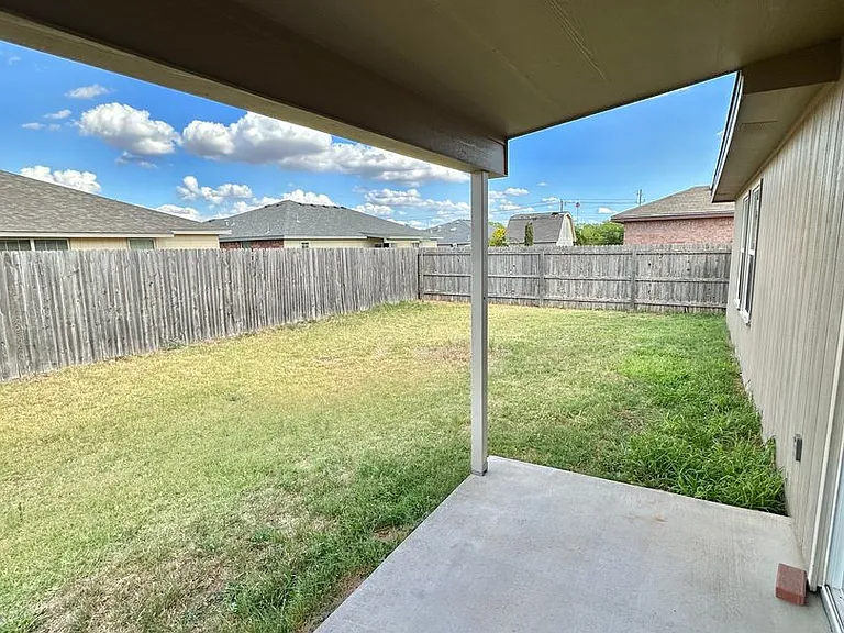 1206 Elmo Ln — Photo 22