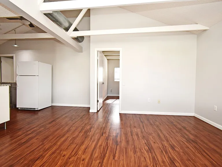 1222 Illinois St — Photo 8