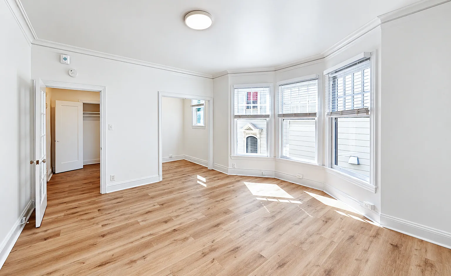 Spacious Updated Hayes Valley Studio — Photo 4