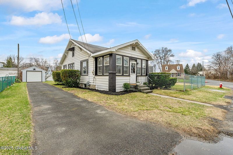 3rd image of 26 Maplewood Avenue