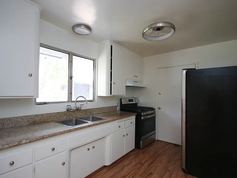 2035 Huntington Dr #6 — Photo 6