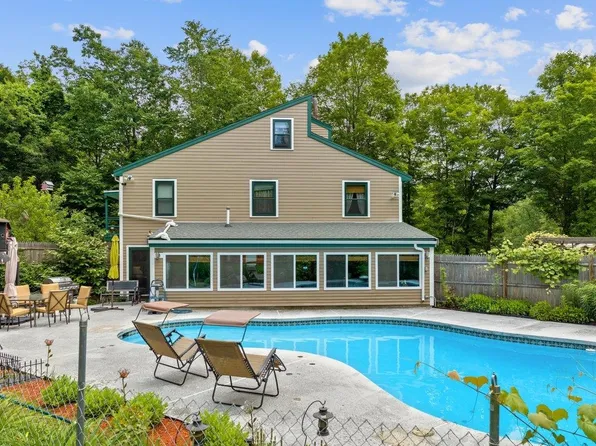 3 Mockingbird Lane, Kingston, NH 03848