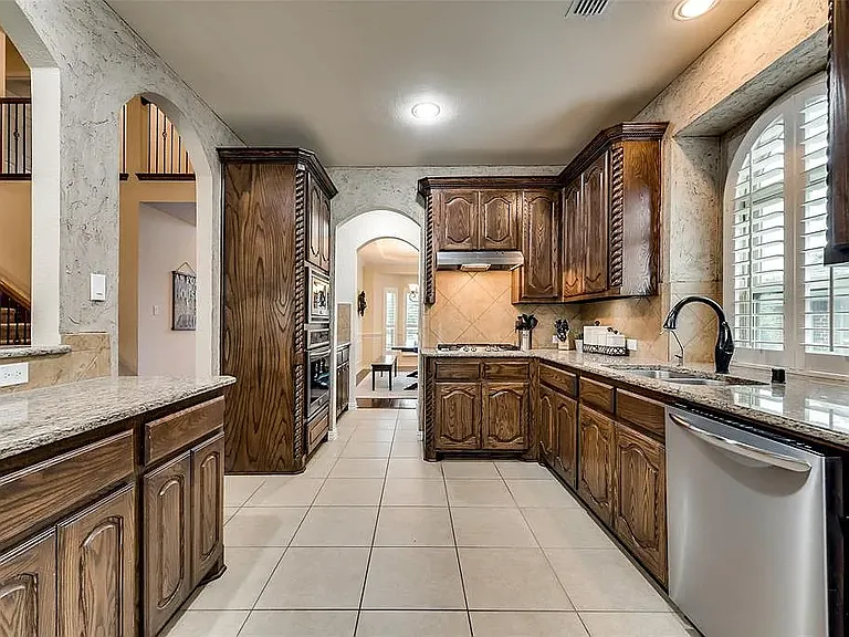 411 Sunnyside Ln — Photo 9