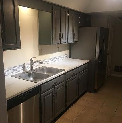 3rd image of 2972 Woodruff Dr SE