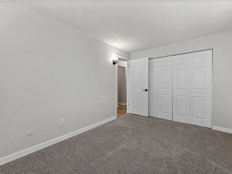 Hawk Point Apartments — Photo 18