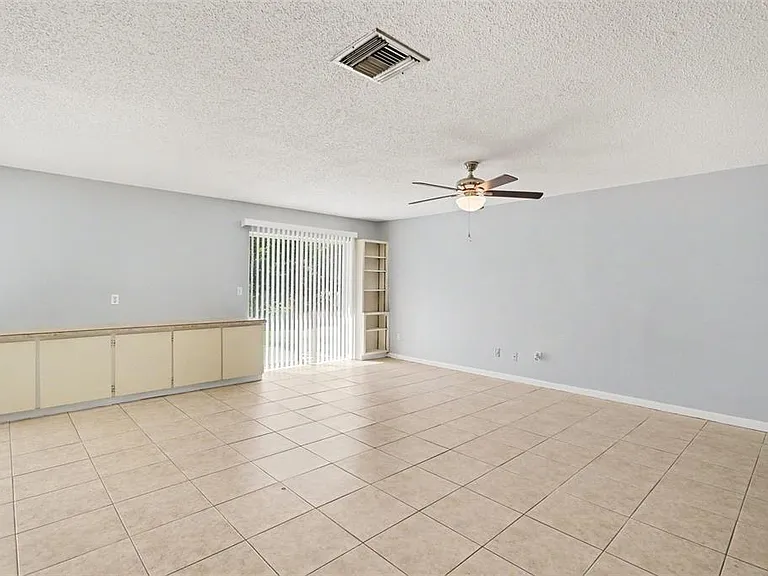 10157 Bluff Ct — Photo 7