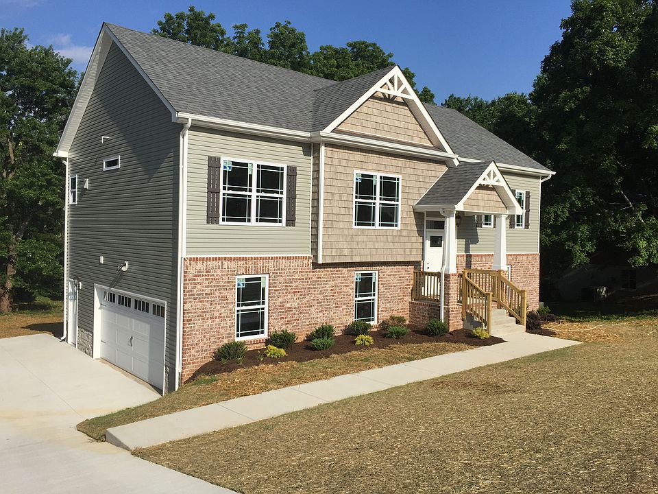 1st image of 135 W Park Dr