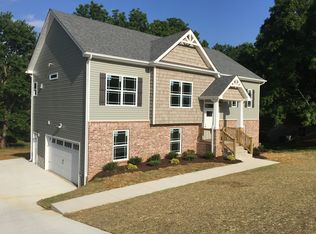 135 W Park Dr, Clarksville, TN 37043