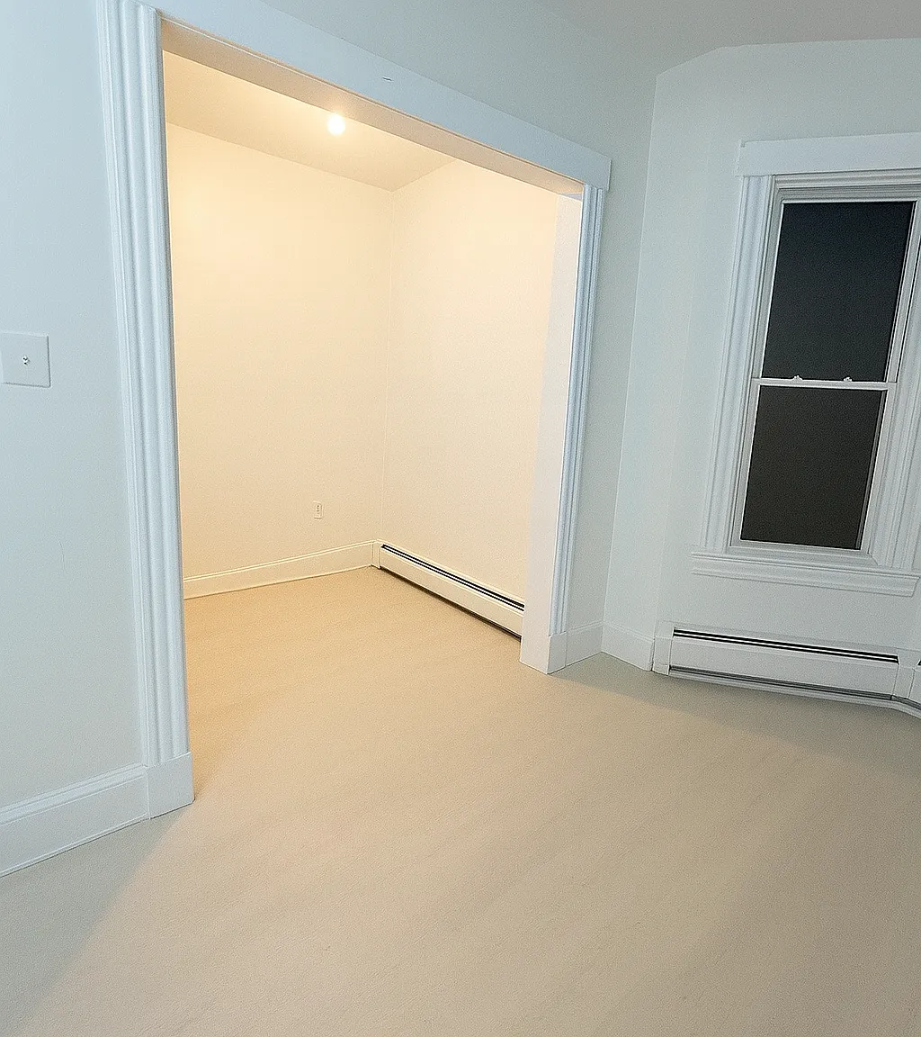 4 bed, 1000 sqft, $2,300 — Photo 3