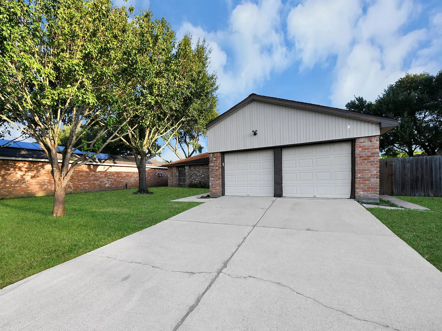4 bed, 2.0 bath, 1534 sqft, $1,900 — Photo 3