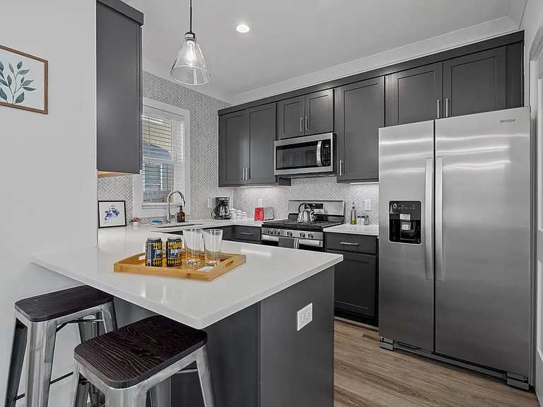 313 Price Ave — Photo 2