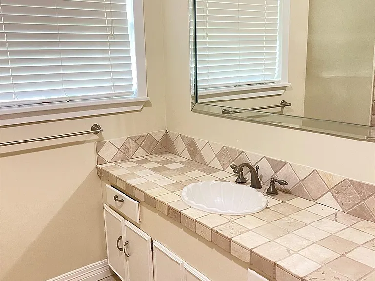 9602 Val Verde St — Photo 21