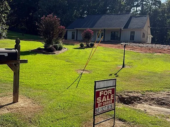 8047 Pinewood Dr, Meridian, MS 39305