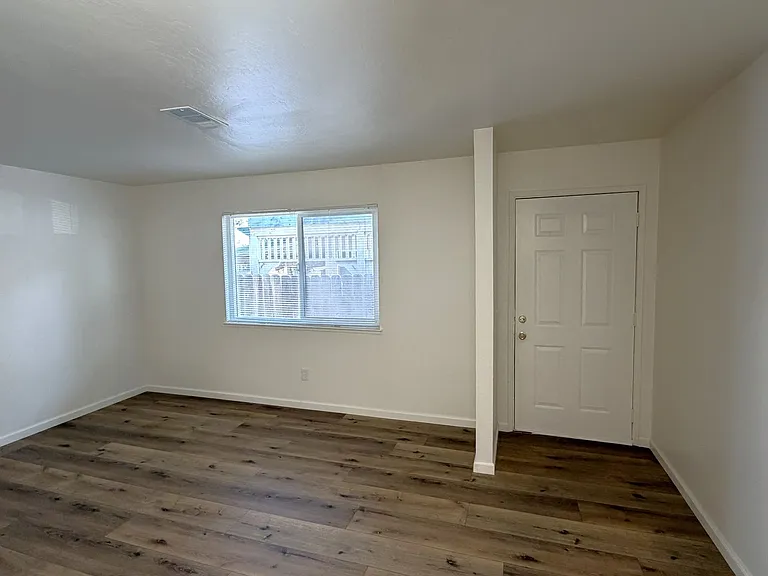 1680 Barrus Ave — Photo 2