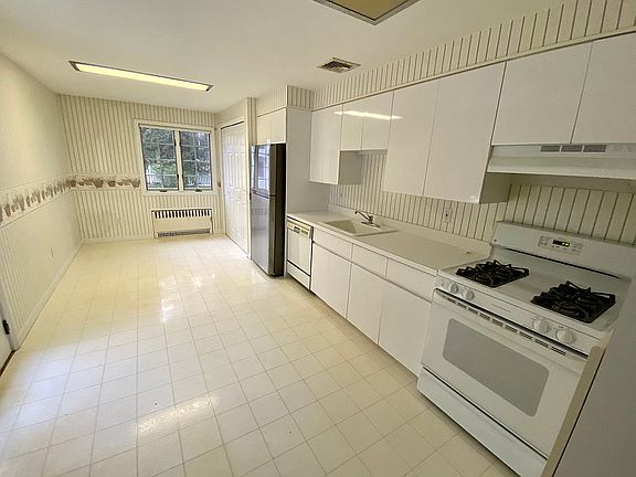 2nd image of 21 Sherrard St