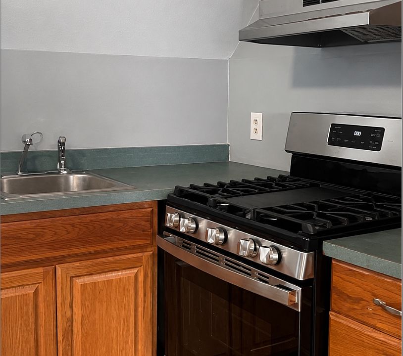 2nd image of 124 Beethoven St #3