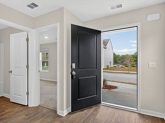 5th image of 127 Birch Cir