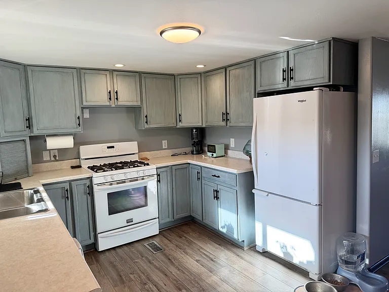 279 E 5th Ave — Photo 5