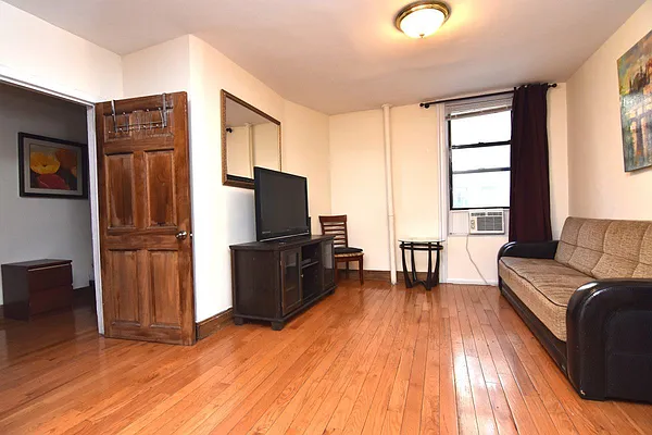 Rented by Bohemia Realty Group | media 12