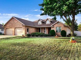 1066 Grassy Plains Dr, Neenah, WI 54956