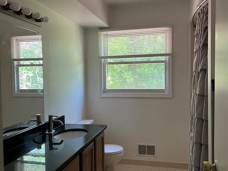 6330 Odessa Dr — Photo 20