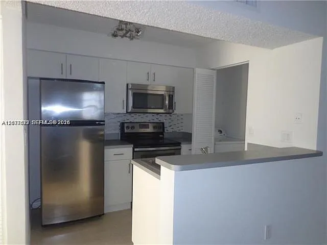 Royal Poinciana Condo — Photo 2